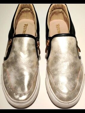 RESTRICTED Women's 6 Gold & Black Details Loafer Style Flats